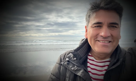 Arturo Perez affirme sans ambages que « la gestion des hôpitaux est axée prioritairement sur des intérêts économiques et politiques. Le bien-être de la population et l’accès aux soins sont devenus des questions secondaires.»