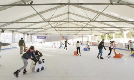 L’Association Pro Riviera conteste l’installation provisoire de la patinoire de Vevey au bas de la place du Marché. La présidente de Vevey Libre et conseillère communale, Anne Simonin estime que c'est un mauvais combat, car cette infrastructure permet à des centaines d’enfants de tous milieux sociaux de s’adonner chaque semaine au patinage. Certaine pas tous les moyens de se rendre aux sports d’hiver toujours plus coûteux.