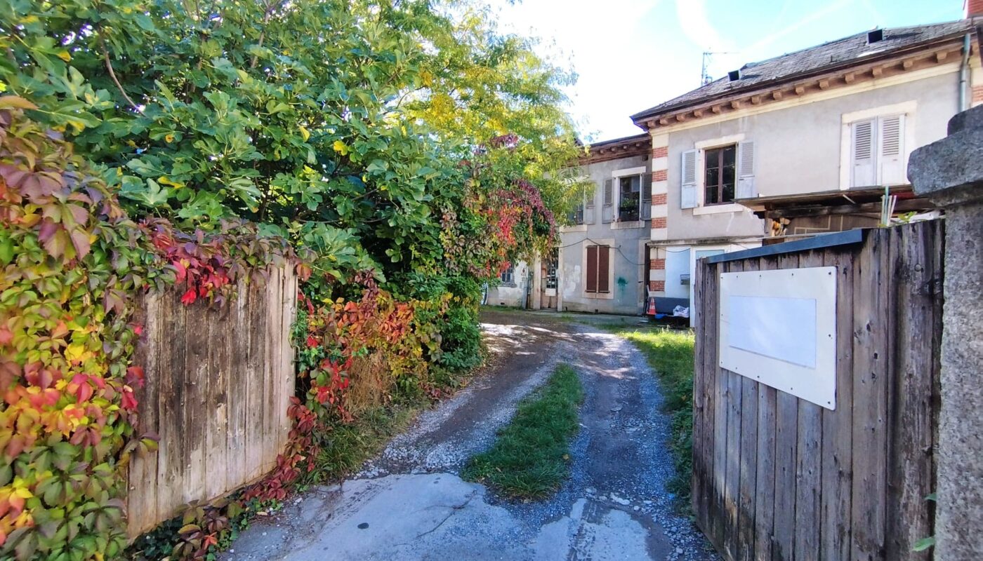 Vevey Libre souhaite que la commune poursuivre la politique foncière et du logement que nous appelons de nos vœux depuis plus de douze ans, que la Municipalité a amorcée il y a huit ans et qui s’est intensifiée lors de la législature en cours. Cette politique d’acquisition doit permettre de garantir un accès à des logements adaptés et des loyers raisonnables et abordables pour la population veveysanne notamment via des coopératives d’habitation.