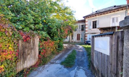 Vevey Libre souhaite que la commune poursuivre la politique foncière et du logement que nous appelons de nos vœux depuis plus de douze ans, que la Municipalité a amorcée il y a huit ans et qui s’est intensifiée lors de la législature en cours. Cette politique d’acquisition doit permettre de garantir un accès à des logements adaptés et des loyers raisonnables et abordables pour la population veveysanne notamment via des coopératives d’habitation.