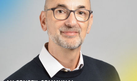 Nicolino Berardocco, 57 ans, défend une ville à taille humaine, dynamique et ouverte sur l'avenir technologique. Son expérience acquise comme ingénieur et directeur d'entreprise peut être précieuse pour la ville. Il a décidé de se porter candidat au Conseil communal sur la liste Vevey Libre pour s'engager en faveur des nouvelles générations.