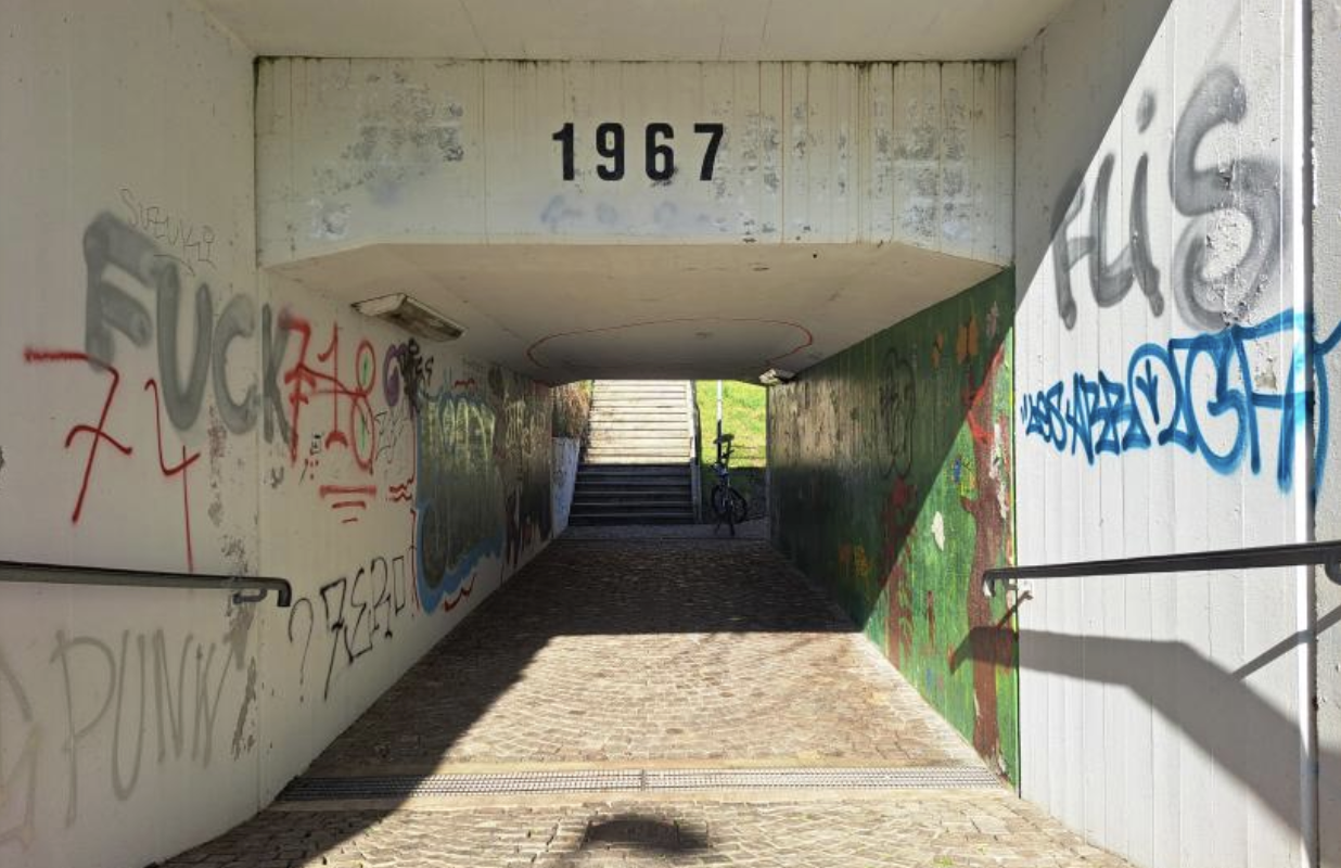 Vevey Libre en a obtenu en juin dernier que des murs soient mis à disposition pour permettre à des artistes de réaliser du graffiti libre et légal. Le but est de valoriser l'art urbain et d'encourager la création artistique. Cinq surfaces, répertoriées et apprêtées par les services de la Ville, peuvent être depuis utilisées à des fins artistiques dans le respect des valeurs éthiques et de cohabitation dans l'espace public.