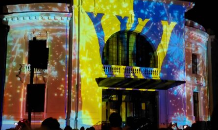 Avec l'abandon du traditionnel et populaire feu d’artifice, la fête nationale du 1er août s’est réduite à Vevey à peu de chose. Stéphane Molliat s’en est inquiété en septembre 2022 déjà en rappelant l’importance de cet événement rassembleur toujours très attendu. La Municipalité n'a pas voulu retenir sa suggestion de revenir au moins au feu de bois traditionnel. La mise sur pied d’un spectacle son et lumière en 2024 n’a pas obtenu le succès escompté. Malheureusement, elle avait signé un contrat de trois ans avec ses producteurs.