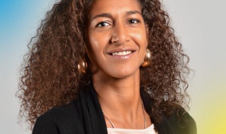 Vevey est bien plus qu’une ville pour Karine Römer. C’est un lieu de vie, de rencontres et de projets. Cheffe d’entreprise et mère de famille, elle est profondément attachée à cette ville où elle souhaite que chacun puisse vivre en sécurité, se sentir écouté et respecté. Convaincue que Vevey est unique, elle s’engage à préserver son identité tout en préparant son avenir avec cœur et responsabilité.