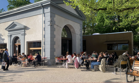 Le bâtiment du Poids du Foin, mieux connu comme kiosque du Bois d’Amour a été intégralement rénové et transformé en café-restaurant qui comprend environ 30 places à l’intérieur et 60 places en terrasse.