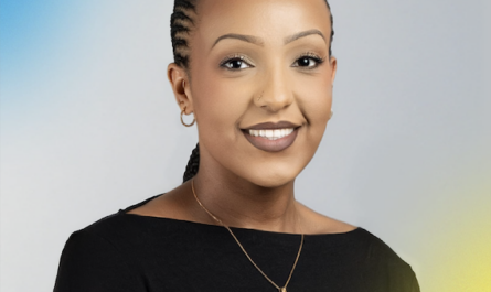 Miriam Futsum souhaite être actrice de l'évolution de sa ville. Étudiante hygiéniste dentaire, elle travaille également comme caissière dans le commerce de détail pour subvenir à ses besoins.