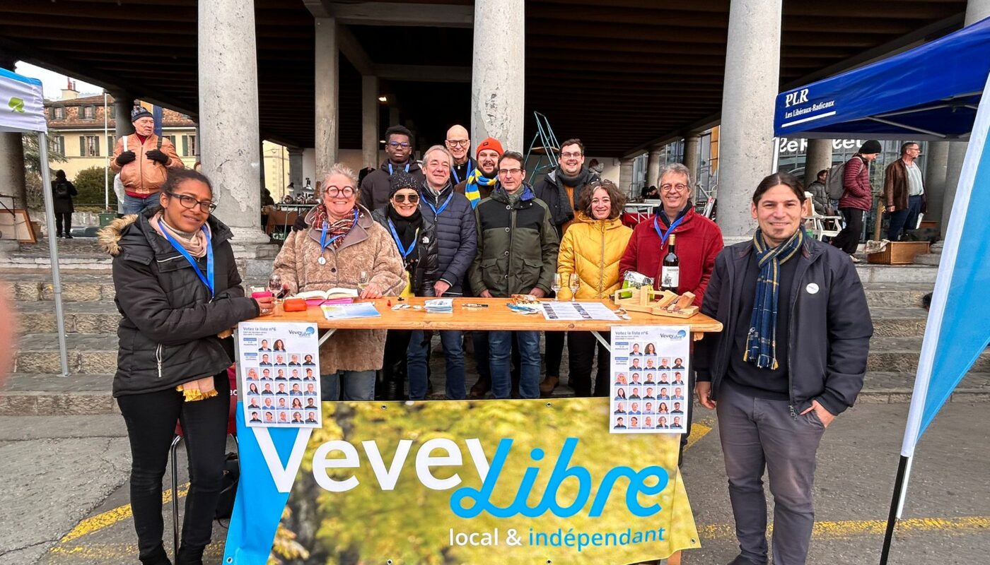 ÉCOUTE - Quatorze des vingt-six candidats Vevey Libre au Conseil communal étaient présents ce matin au marché pour répondre aux questions des Veveysannes et Veveysans.