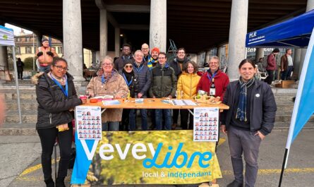 ÉCOUTE - Quatorze des vingt-six candidats Vevey Libre au Conseil communal étaient présents ce matin au marché pour répondre aux questions des Veveysannes et Veveysans.