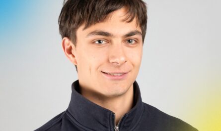 «La politique doit apporter une réponse active aux bouleversements de notre temps plutôt que les subir.» Pour Romain de Coulon, Vevey est une ville qui a tout pour plaire mais qui doit s’adapter et répondre aux défis actuels. Étudiant en sciences politiques, il porte un regard lucide sur notre époque.