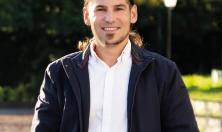 ENSEMBLE, NOUS CONTINUONS! Un grand merci de votre confiance et pour votre soutien tout au long de cette campagne. Grâce à vous, Pascal Molliat reste à la Municipalité et nous obtenons 10 sièges au Conseil communal. Au plaisir de continuer à nous engager pour Vevey, ensemble!